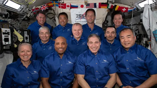 Como é ter 11 astronautas a bordo da ISS ao mesmo tempo? Onde eles dormem?