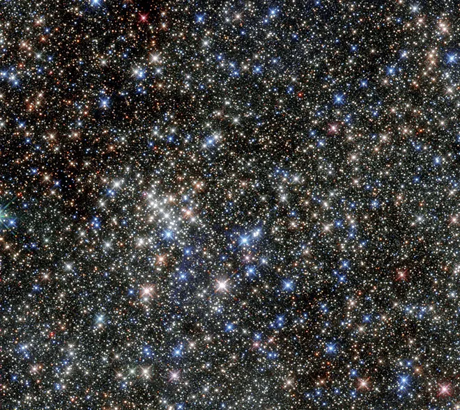 A Estrela da Pistola é a mais brilhante nesta foto, logo abaixo do centro (Imagem: Reprodução/ESA/Hubble)