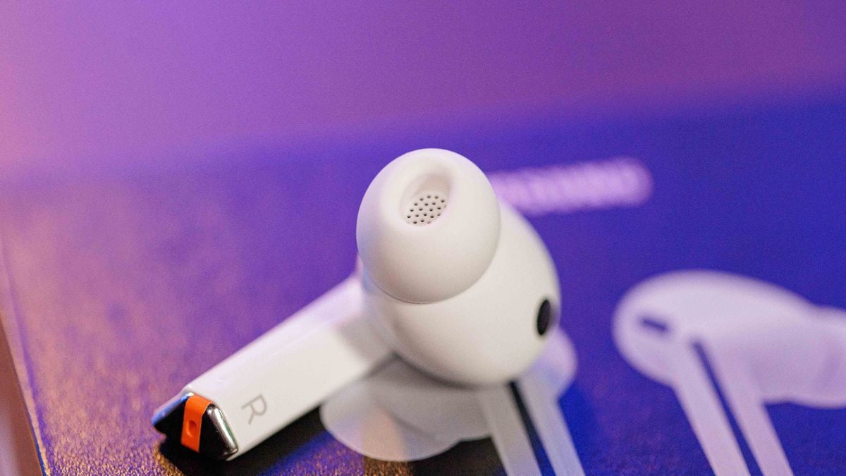 Galaxy Buds 3 Pro: fone mais avançado da Samsung está com super desconto