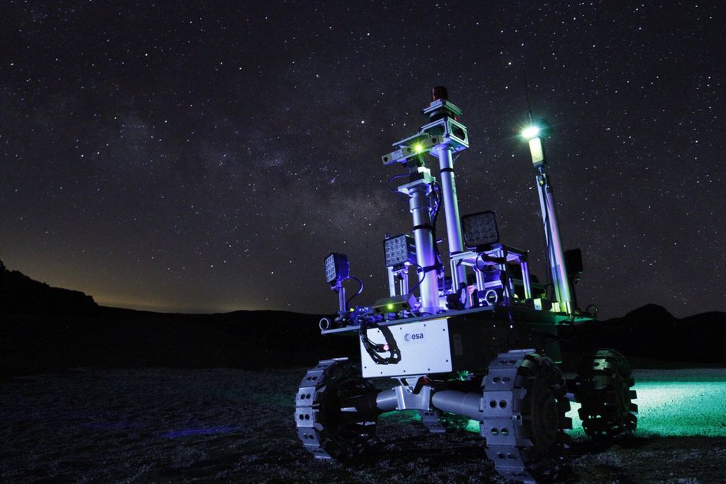 O Rover Autonomy Testbed da ESA passou por testes em Tenerife, durante a noite, para simular uma missão em ambiente de pouca luz dos polos lunares (Foto: ESA)