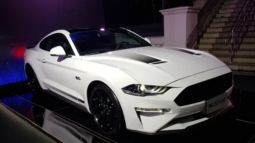 Ford anuncia Mustang Black Shadow e confirma chegada de SUV elétrico no Brasil