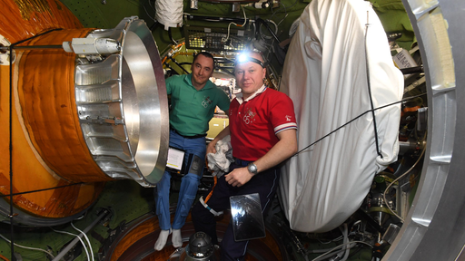 Vídeo mostra cosmonautas explorando o interior do novo módulo russo da ISS
