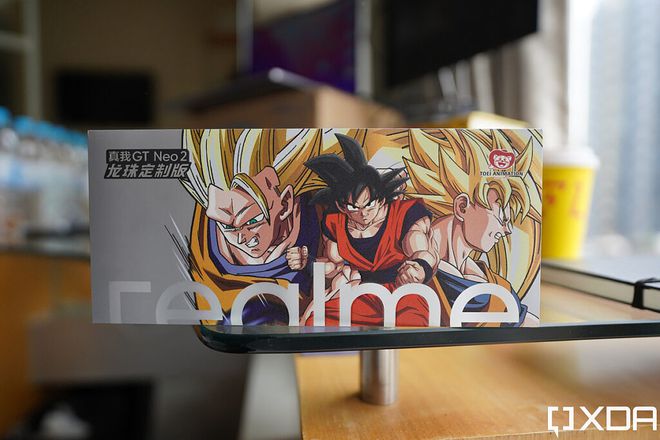 Realme GT Neo 2 temático de Dragon Ball Z traz Goku na caixa (Imagem: Reprodução/XDA Developers)