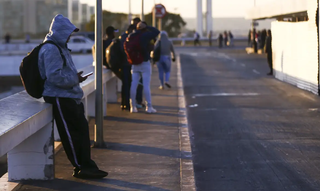 Pessoas com casaco de frio