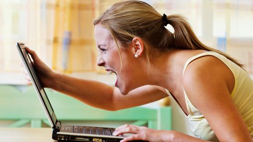 Garotas estão ficando mais agressivas devido ao Facebook e Twitter