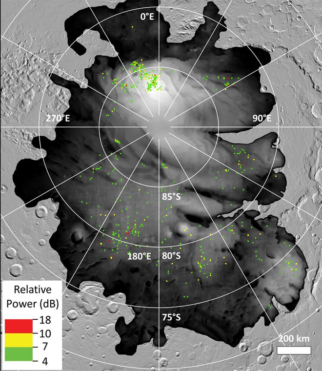 Os pontos coloridos indicam os lugares em que o radar da Mars Express detectou sinais, interpretados como água líquida abaixo da superfície (Imagem: Reprodução/ESA/NASA/JPL-Caltech)
