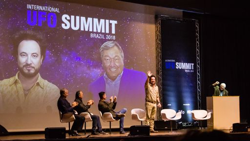 "ETs estão aqui nos observando de novo", diz autor de ufologia em evento no BR
