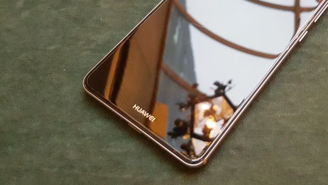 Huawei provoca o reconhecimento facial da Apple em teaser do Mate 10