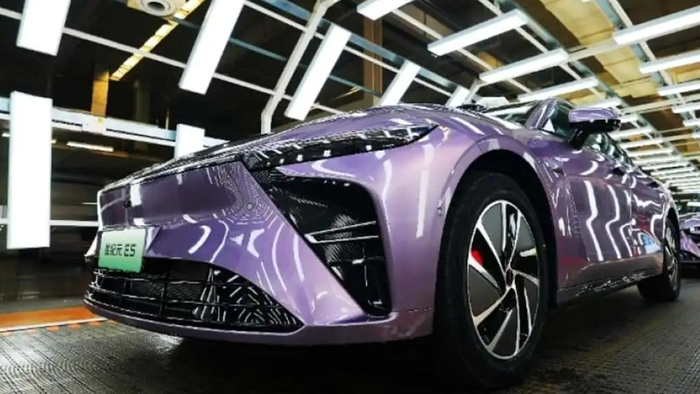 Marca chinesa dá garantia para a vida toda na bateria de carros após nova lei