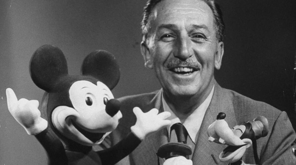 Um mito recorrente na internet diz que Walt Disney (foto), fundador da empresa homônima, congelou seu corpo para ressuscitação: na verdade, Disney morreu devido ao câncer no pulmão e foi cremado (Imagem: Reprodução/Disney)