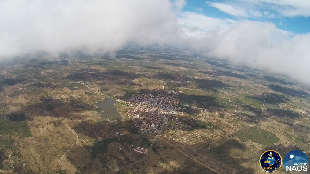 Vista da cidade de São Domingos, vizinha de Conceição do Coité, durante a descida do balão (Imagem: Reprodução/Alexsandro Mota/Mistérios do Espaço)