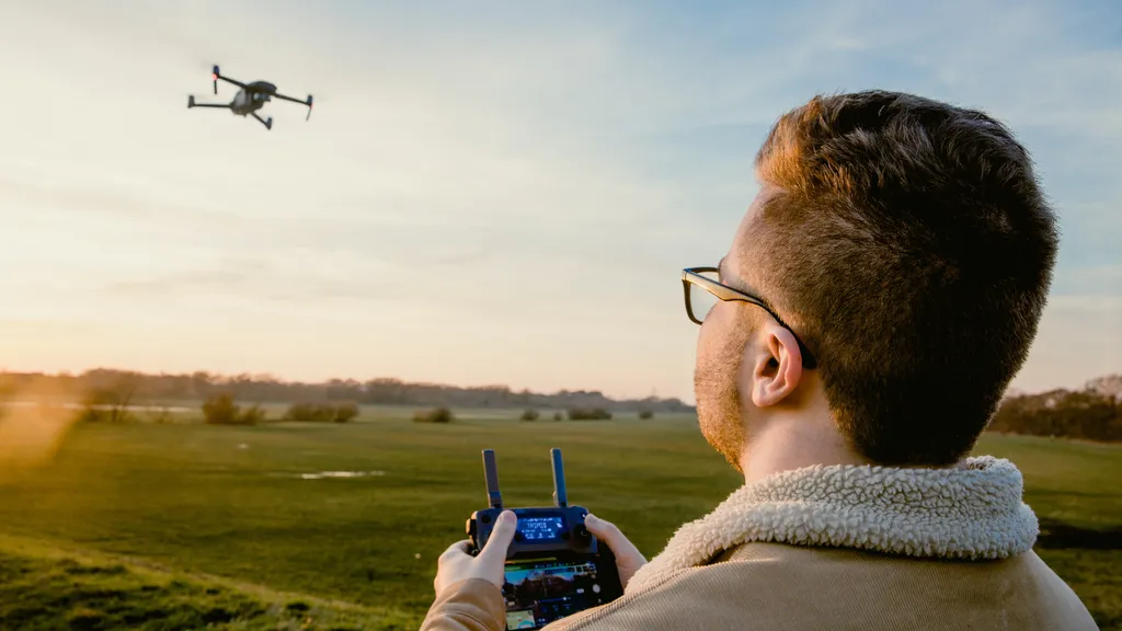 Escolha do local é dica importante para quem quer aprender como pilotar um drone (Imagem: Twenty20 Photos/Envato/CC)