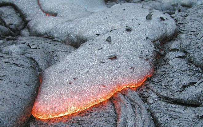 Basalto em forma de lava (Imagem: Reprodução/United States Geological Survey)