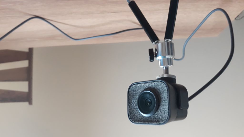 Análise: StreamCam Plus é webcam parruda e versátil para streamers profissionais