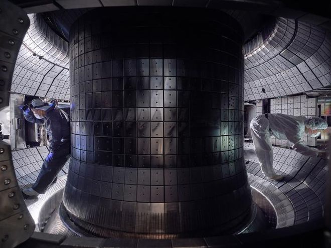 Interior da câmara a vácuo do KSTAR (Imagem: Reprodução/Korea Institute of Fusion Energy (KFE))