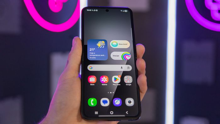 Now Bar da One UI 8.5 terá avisos de trânsito, mostra vazamento