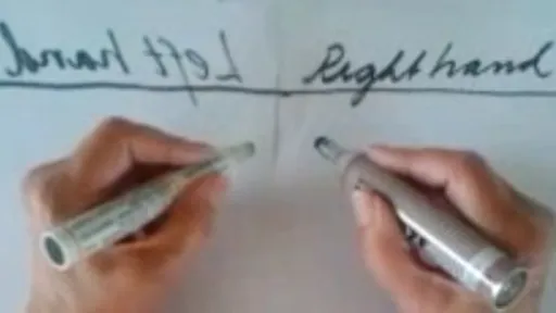 Senhora de 89 anos consegue escrever com ambas as mãos ao mesmo tempo