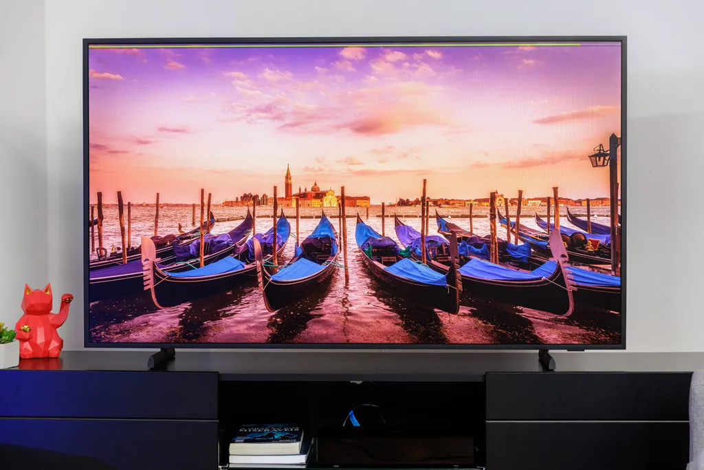 The Frame, a smart TV da Samsung que possui tela com tratamento antirreflexo. (Imagem: Ivo Meneguel/Canaltech)