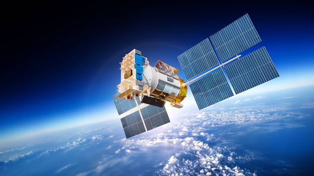 Embratel anuncia construção de novo satélite para expansão de Internet e TV