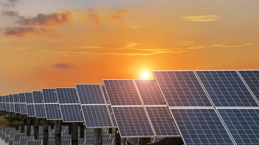 Cola molecular aumenta a vida útil de células solares feitas com perovskita