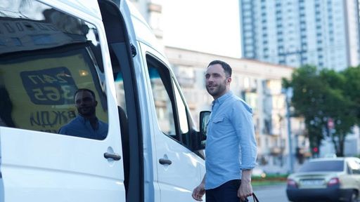Nova modalidade Uber Shuttle oferece ônibus fretado e tem foco em empresas