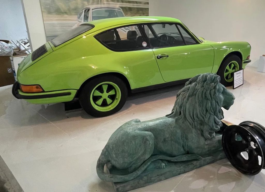Porsche 911 B17 visto por trás