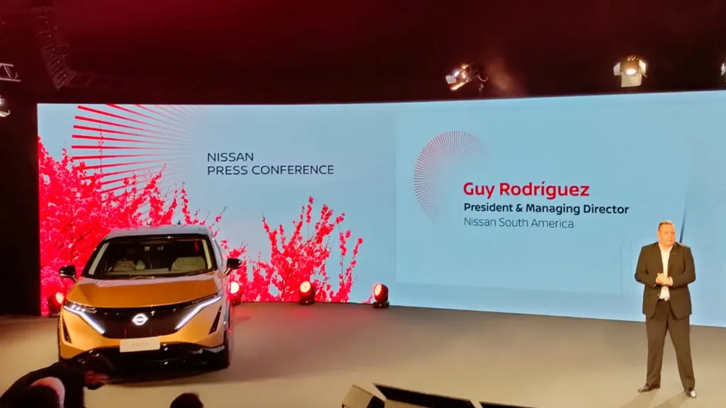 Guy Rodriguez e o Nissan Ariya dividiram o palco em dia de novidades (Imagem: Paulo Amaral/Canaltech)