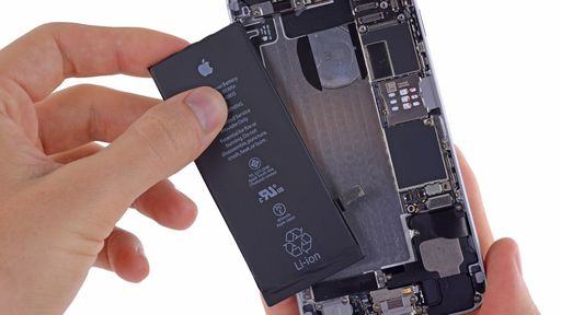 Apple vai trocar baterias de iPhones do mundo todo com desconto e sem testes
