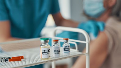 FDA aprova reforço das vacinas da Janssen e da Moderna contra covid nos EUA