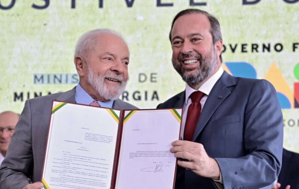 Celebrado pelo ministro Alexandre Silveira, de Minas e Energia, projeto segue para assinatura do presidente Lula (Foto:Divulgação/PR)
