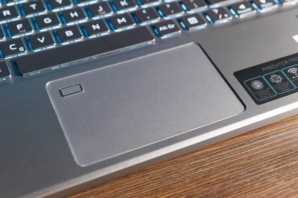 O touchpad do notebook é um dos mais precisos que já testei. (Imagem: Ivo Meneghel/Canaltech)