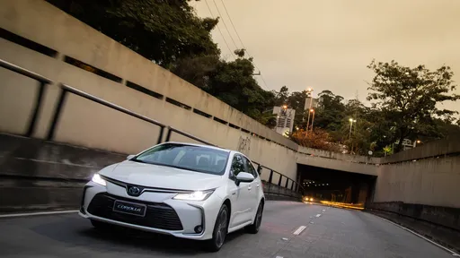 Toyota Corolla | Atual geração do sedan deve receber grande atualização em breve