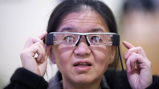 Óculos de realidade aumentada da Epson também aceita lentes de grau