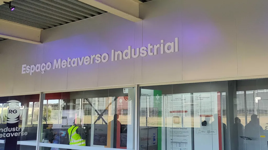 Espaço Metaverso Industrial leva as instalações reais da fábrica para o mundo virtual (Imagem: Paulo Amaral/Canaltech)
