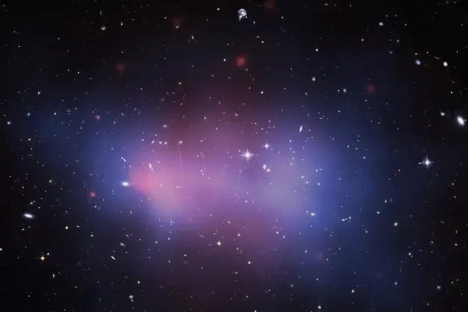 O aglomerado galáctico "El Gordo" é tão massivo que revelou uma pequena galáxia (Imagem: Reprodução/NASA/ESA/J. Jee/J. Hughes/F. Menanteau/C. Sifon/R. Mandelbum/L. Barrientos (Univ. Catolica de Chile)/K. Ng (Univ. of California, Davis)