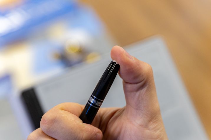 Montblanc Digital Paper (Mystic Black) + Capa de Couro Azul