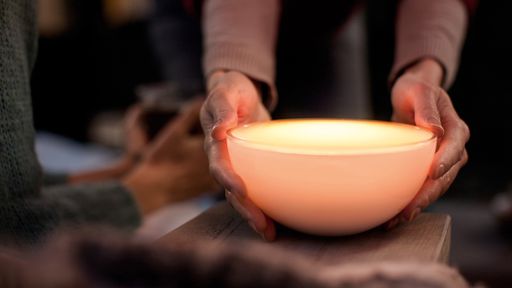 Nova luminária inteligente Philips Hue Go é portátil e tem 16 bilhões de cores