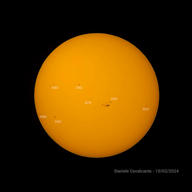 Sol com luz polarizada no dia 10 de fevereiro; a grande região ativa 3576 tinha 15 vezes o tamanho da Terra (Imagem: Daniele Cavalcante)