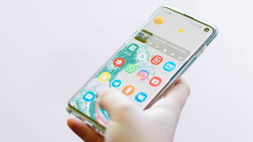 WhatsApp e Adobe Acrobat foram os apps mais baixados em smartphones corporativos