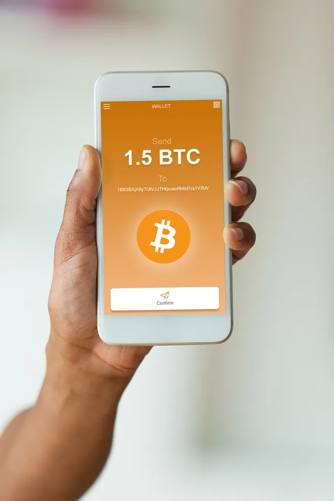Existem diversos aplicativos para celular que o investidor pode escolher para onde transferir o Bitcoin que acabou de comprar (Imgem: Reprodução/Envato-sam741002)