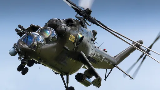 Imagens fortes: helicóptero russo é abatido por arma antiaérea da Ucrânia; veja