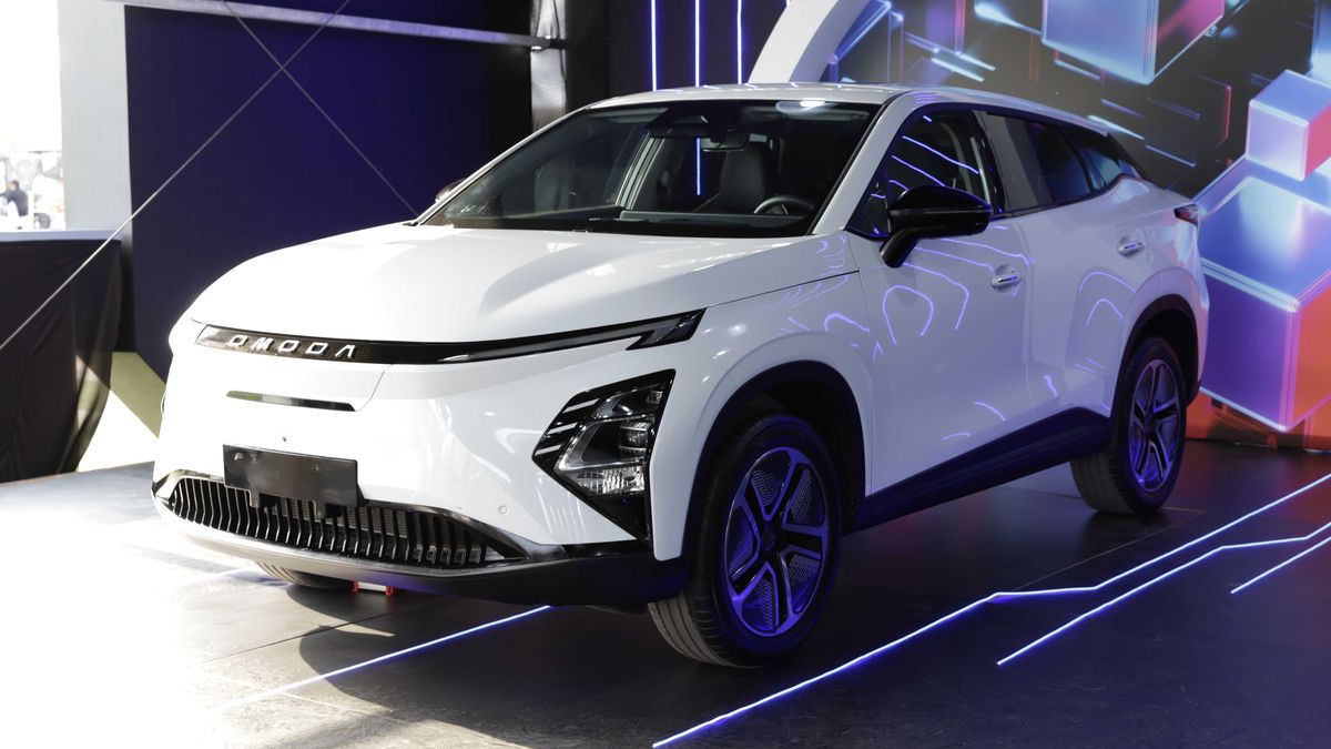 Omoda E5 ganha versão "no precinho" para desafiar BYD Dolphin