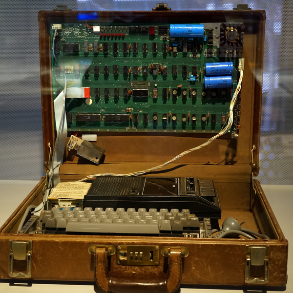 Por que o primeiro computador da Apple foi feito de madeira