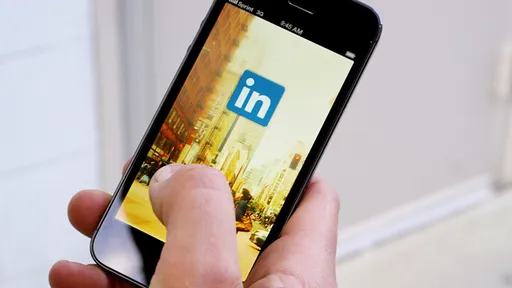 LinkedIn "turbina" app mobile com funções de conteúdo