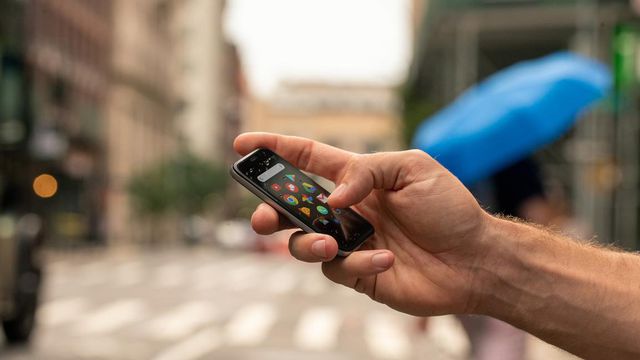Pequeno e prático, smartphone Palm chega no início do próximo mês