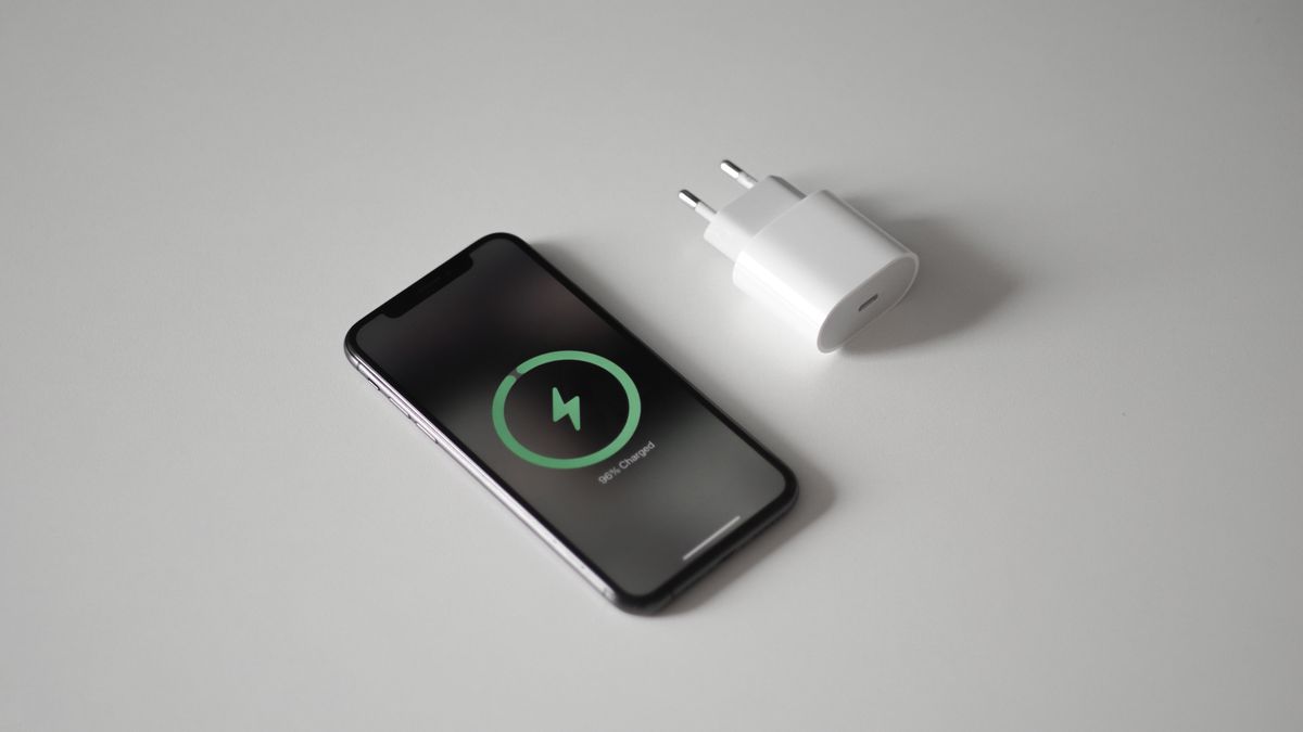 Seu Carregador Rápido Não Aumenta a Conta de Luz: Entenda o Consumo Real do Smartphone