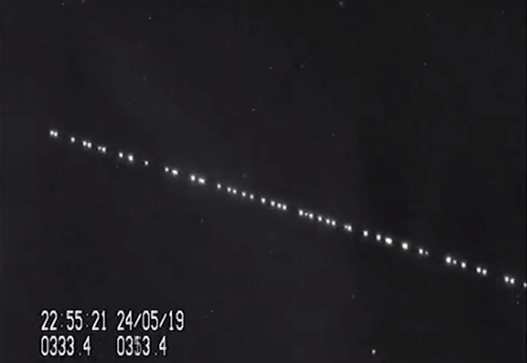 Satélites Starlink foram avistados em observação noturna (Foto: SatTracCam Leiden Blog)
