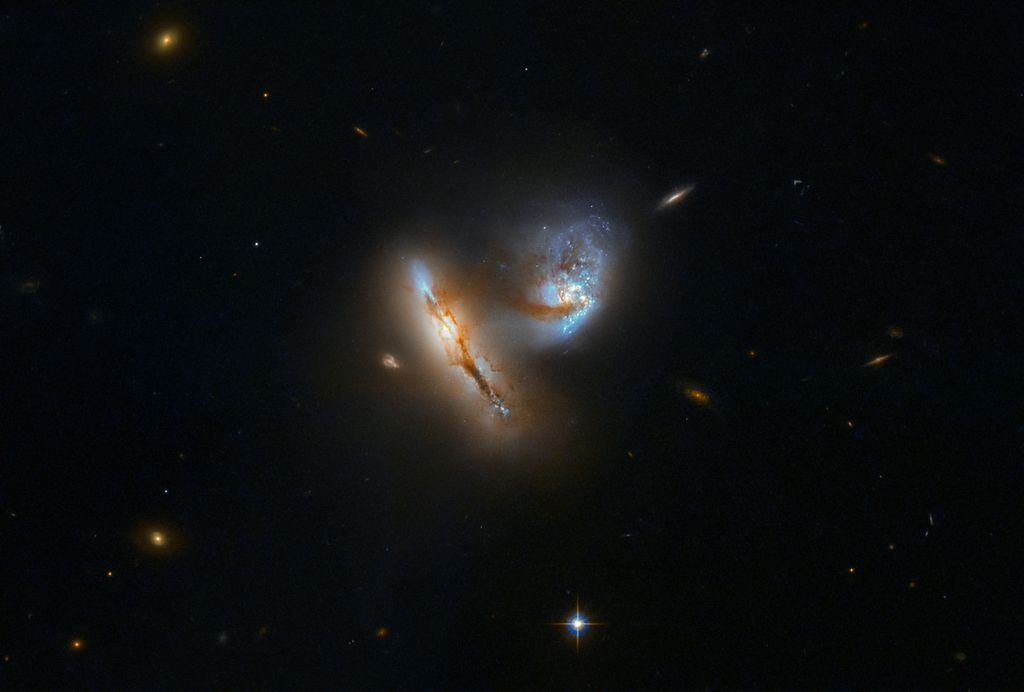 Fusão das galáxias UGC 2369 (Foto: ESA/Hubble/NASA/A. Evans)