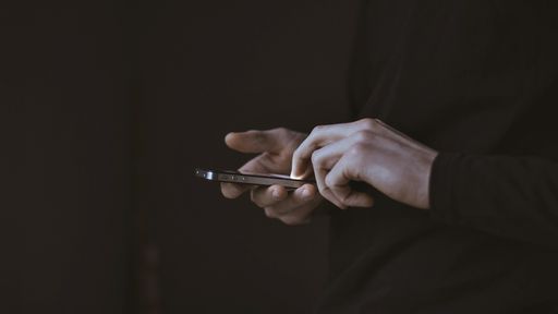 Criminosos revelam como conseguem desbloquear diversos modelos de celulares