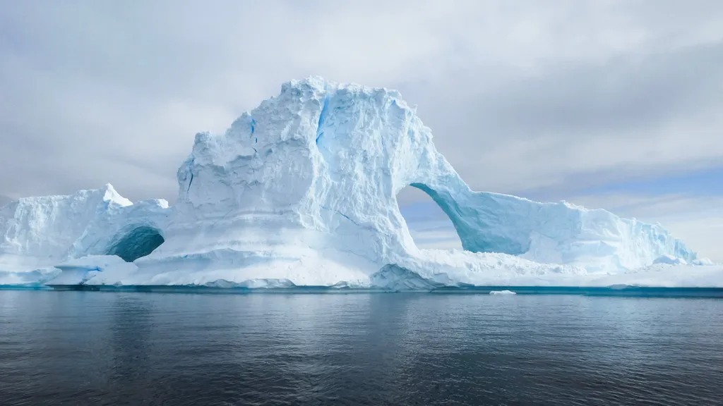 Enquanto a água do planeta permanecia em geleiras, o nível do mar continuava baixo, permitindo a existência da ponte terrestre de Bering (Imagem: Derek Oyen/Unsplash)